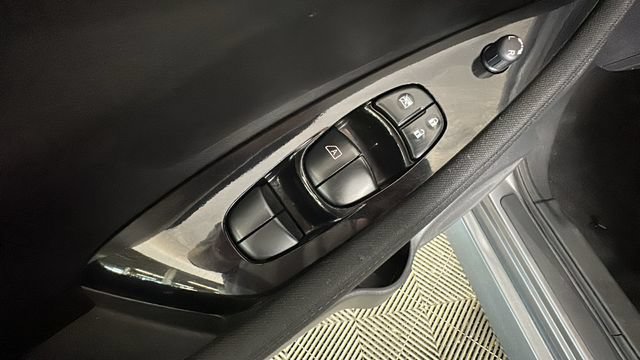 Used 2022 Nissan Leaf SV w/ SV Technology Package FWD image 10