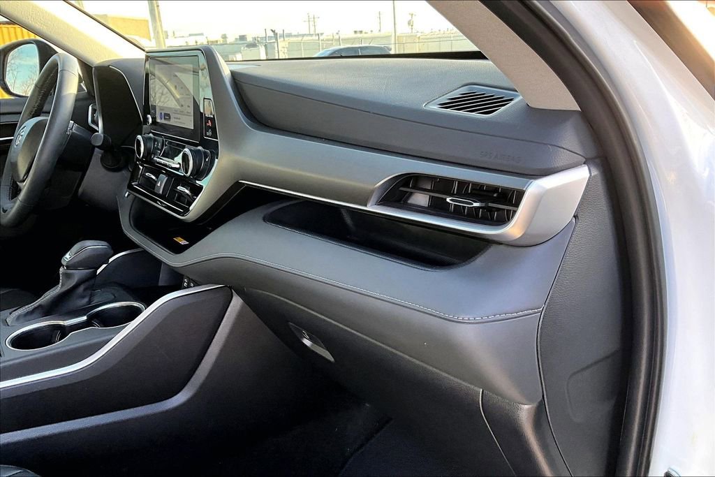 Used 2024 Toyota Highlander LE image 21