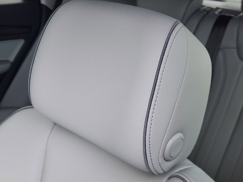 Used 2025 Audi Q5 e Premium image 24