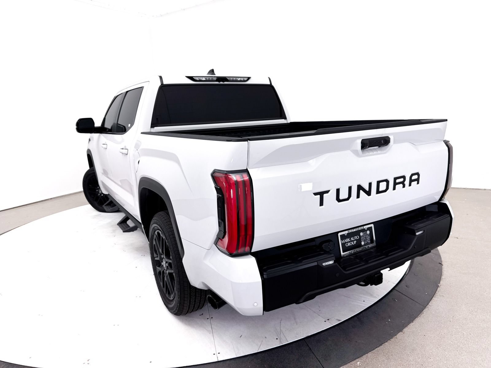 Used 2026 Toyota Tundra Limited AWD/4WD image 7