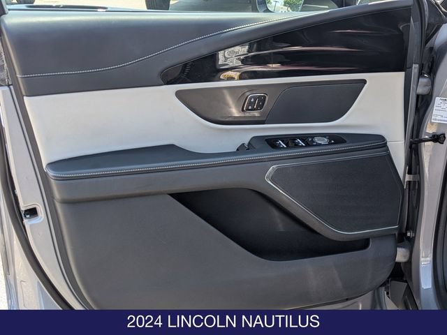 Used 2024 Lincoln Nautilus Reserve AWD/4WD image 11
