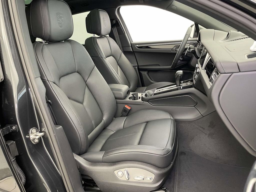 New 2026 Porsche Macan Turbo image 23