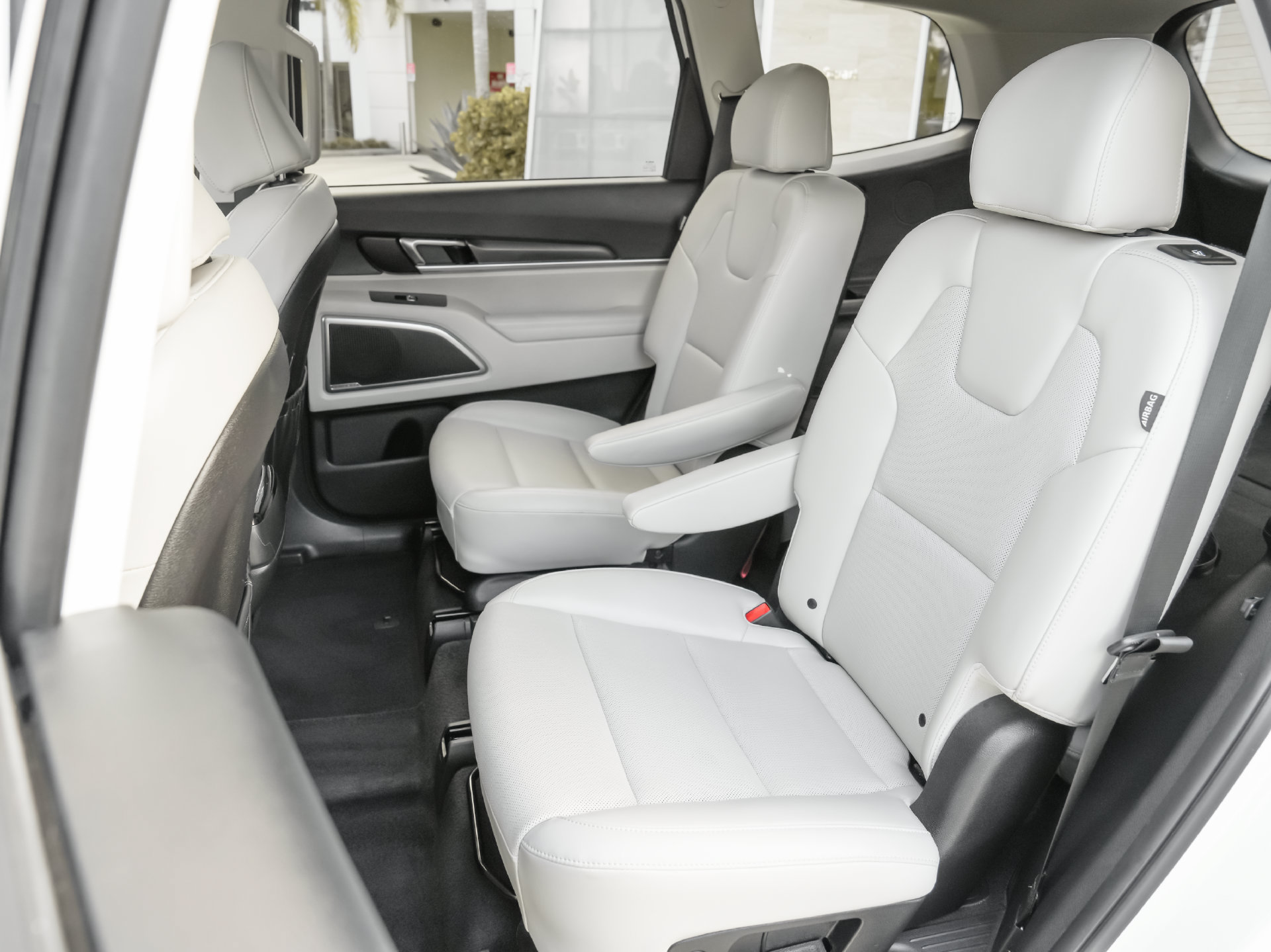 Used 2025 Kia Telluride S FWD image 35