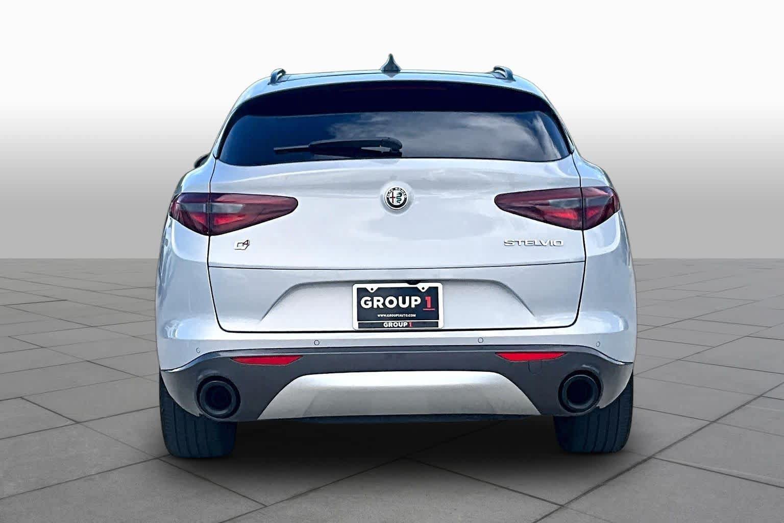 Used 2022 Alfa Romeo Stelvio Ti AWD/4WD image 4