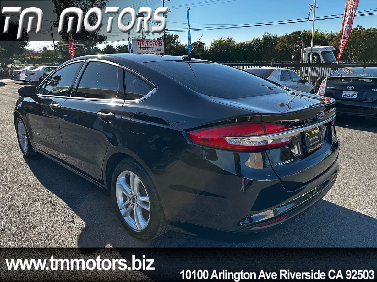 Used 2018 Ford Fusion SE image 4