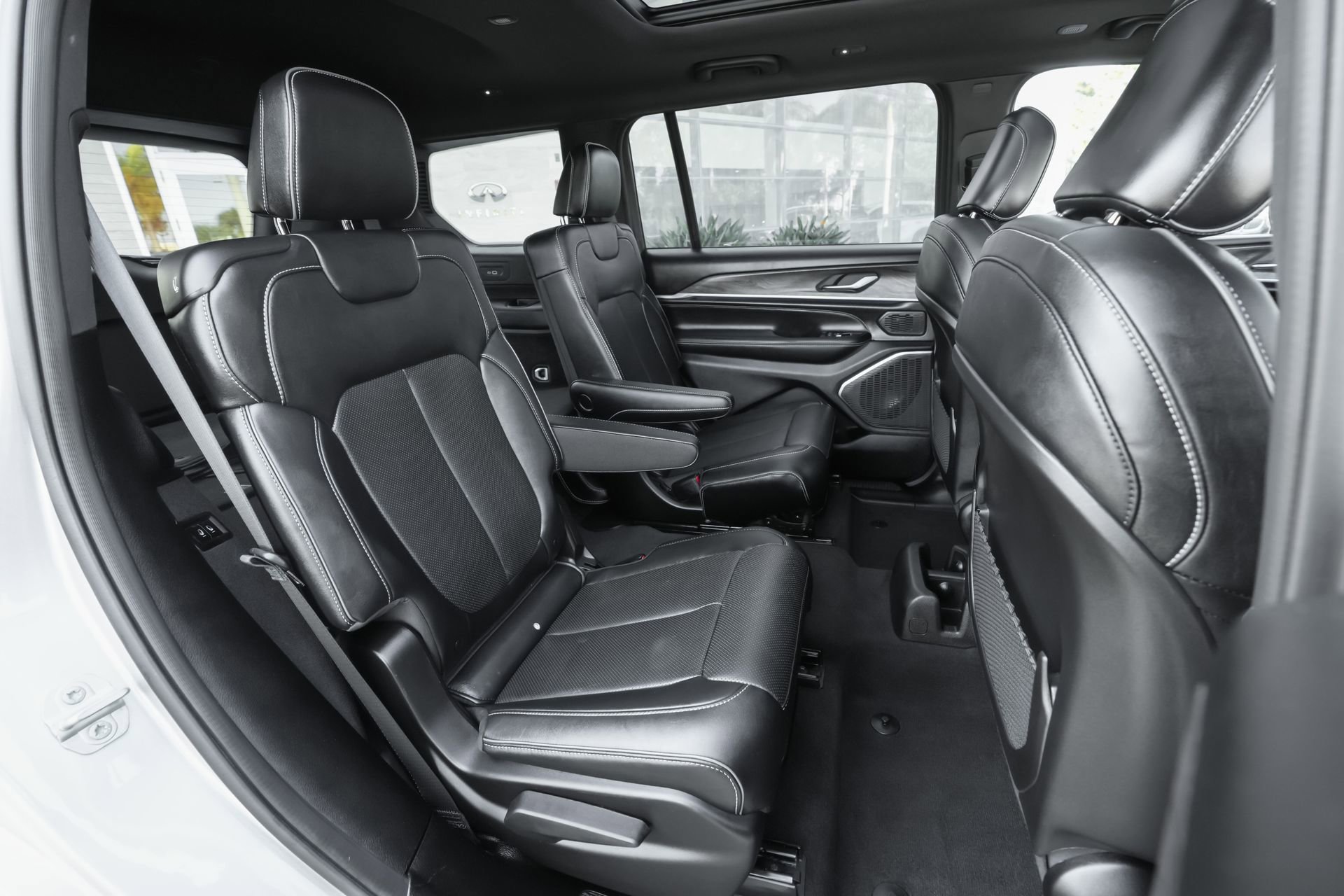 Used 2024 Jeep Grand Cherokee L Overland w/ Trailer Tow Package image 37