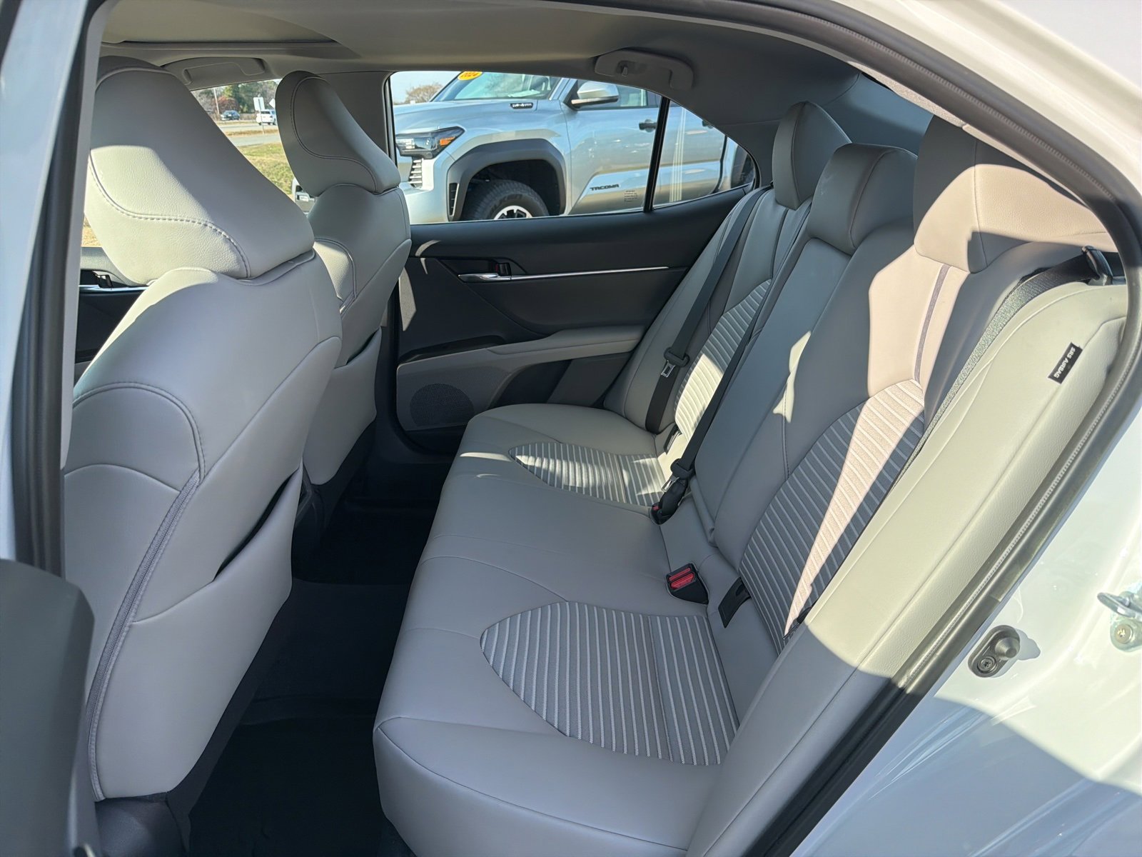 Used 2024 Toyota Camry SE image 5