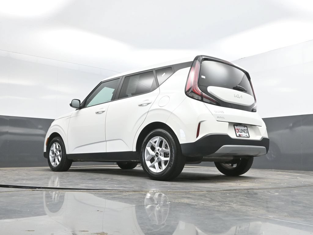 Used 2025 Kia Soul LX w/ LX Technology Package FWD image 35