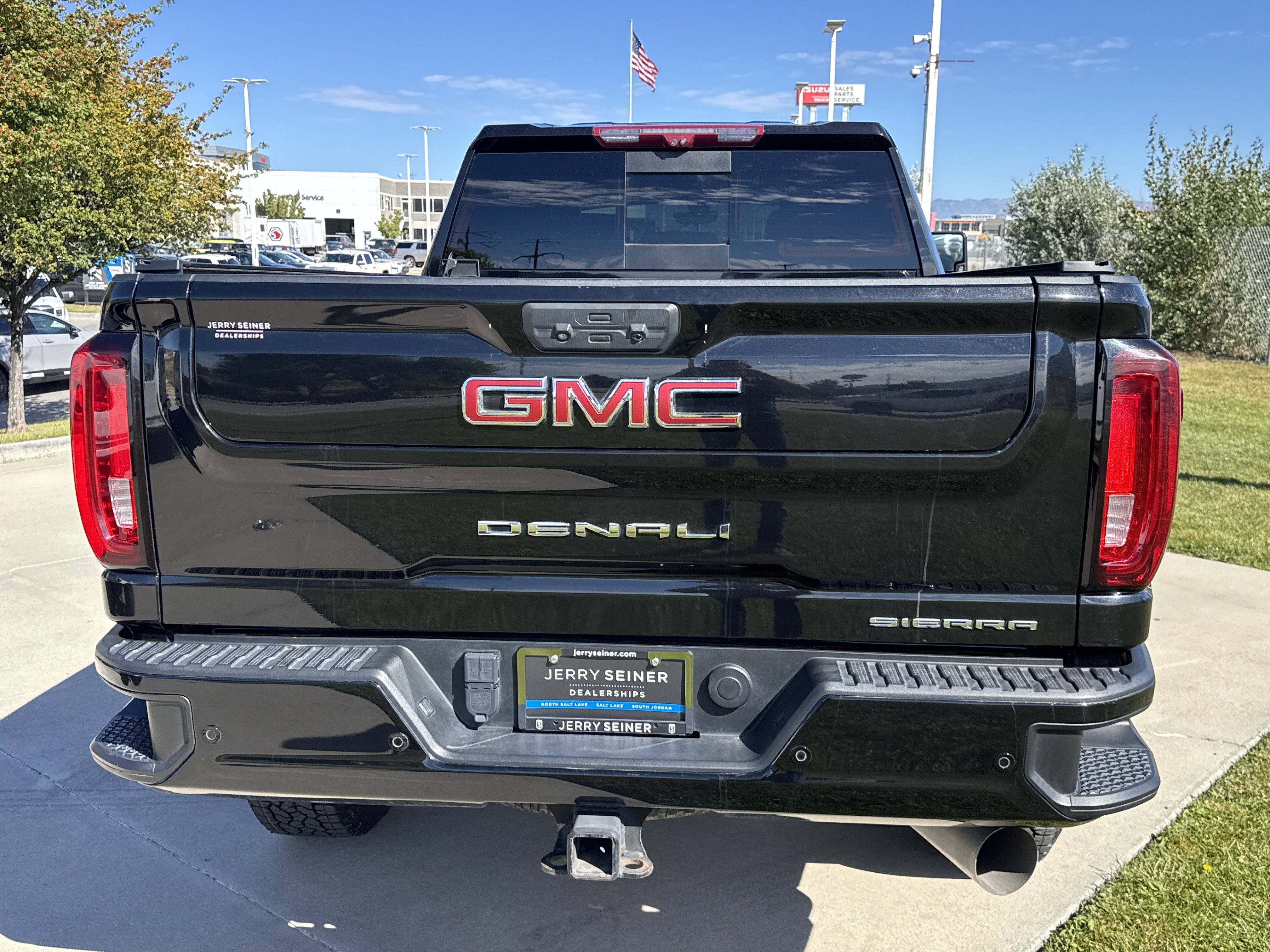 Used 2023 GMC Sierra 3500 Denali w/ Denali Black Diamond Edition AWD/4WD image 4