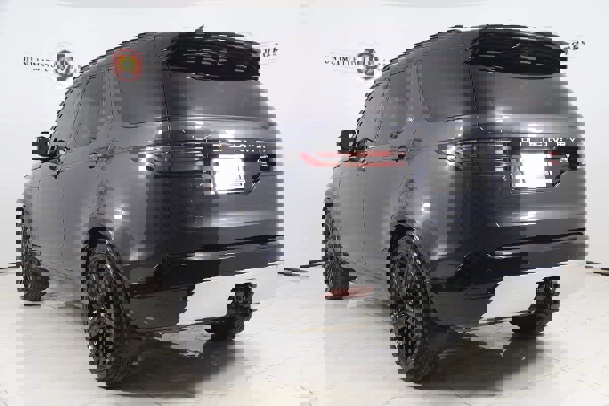 Used 2023 Land Rover Discovery Metropolitan Edition image 4