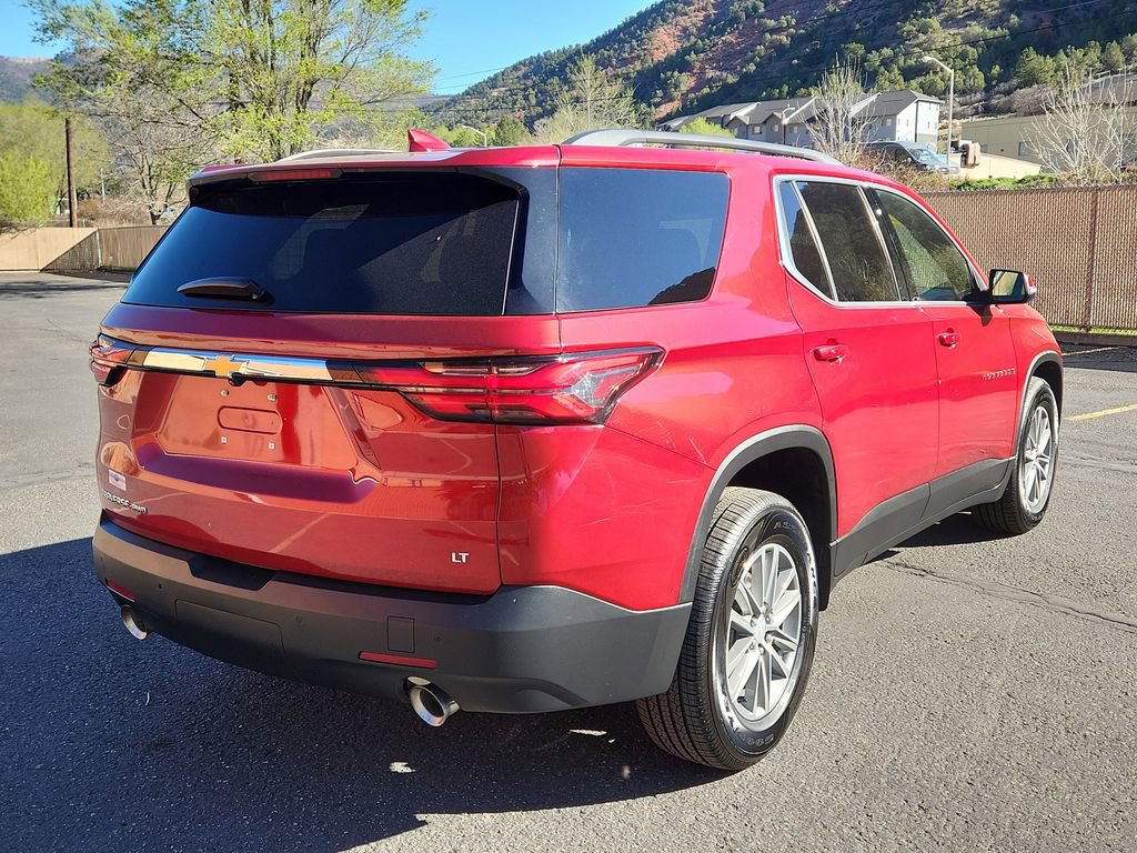 Used 2023 Chevrolet Traverse LT image 3