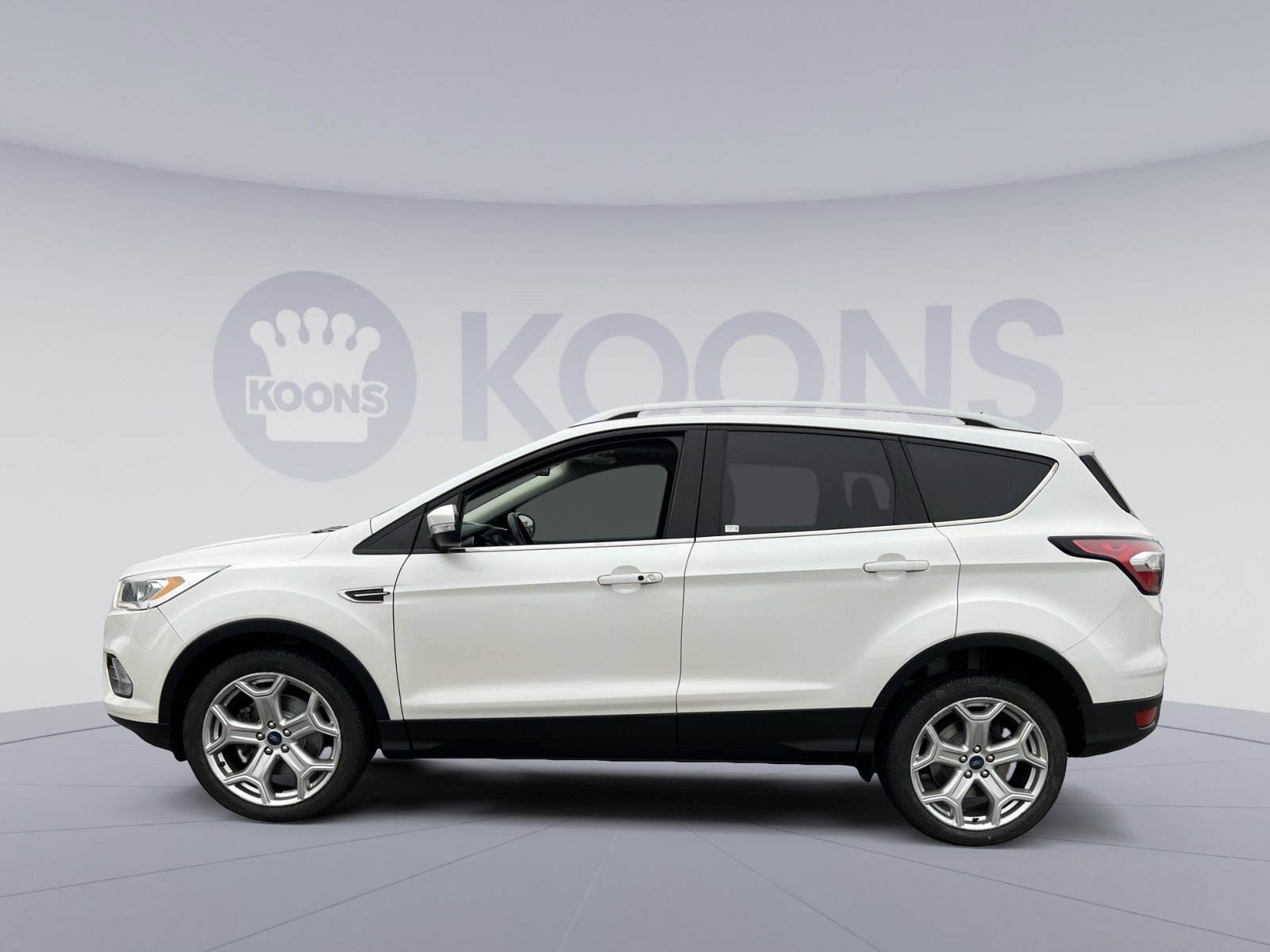 Used 2017 Ford Escape Titanium image 2
