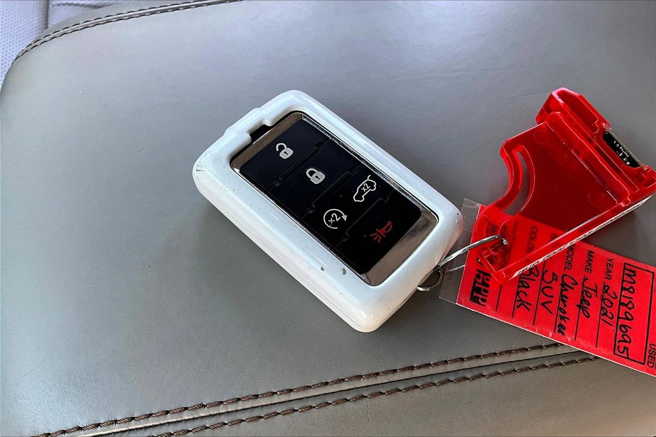 Used 2021 Jeep Grand Cherokee L Overland w/ Luxury Tech Group IV image 32