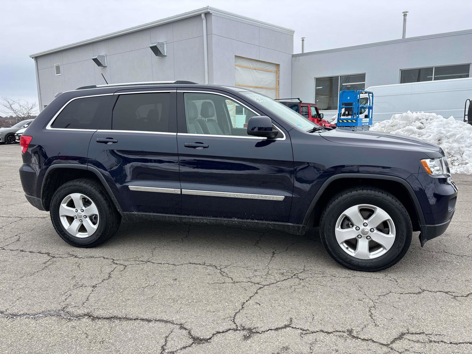 Used 2012 Jeep Grand Cherokee Laredo image 2