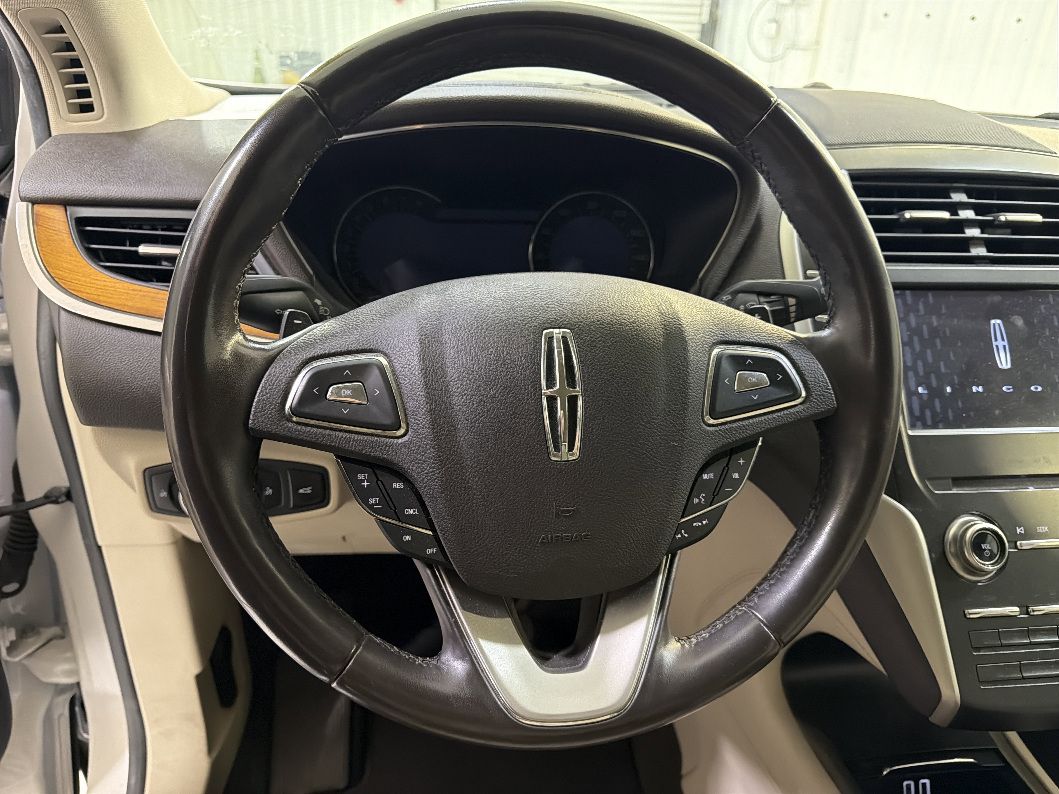 Used 2019 Lincoln MKC Select w/ Select Plus Package FWD image 13