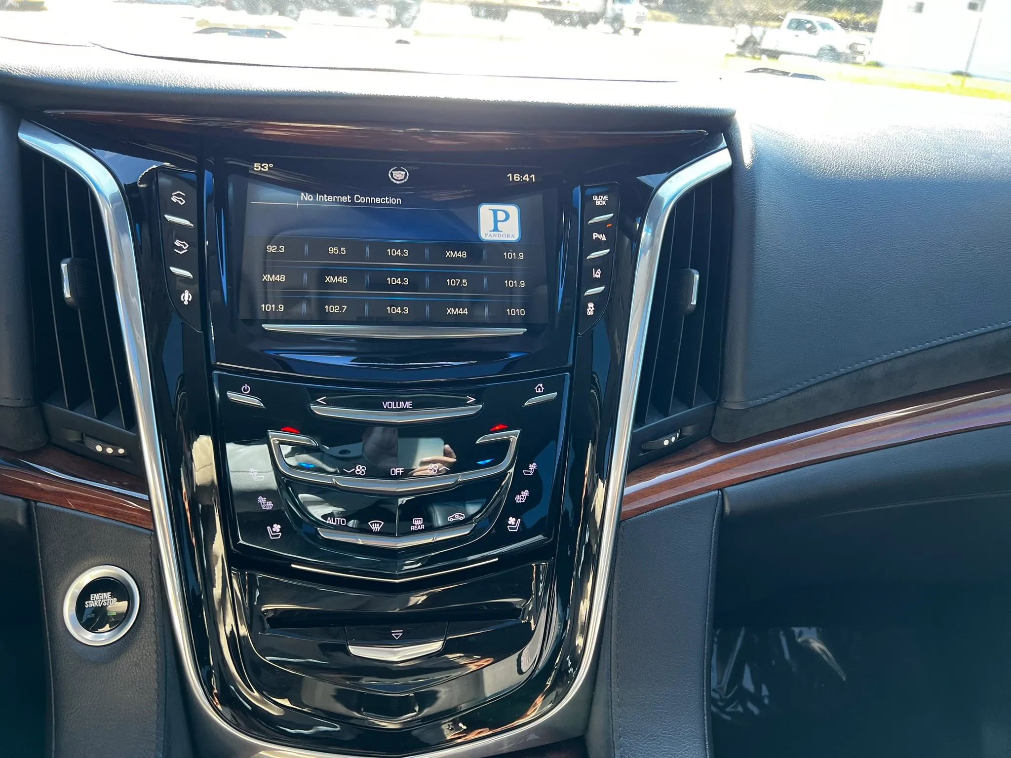 Used 2015 Cadillac Escalade ESV Luxury image 26