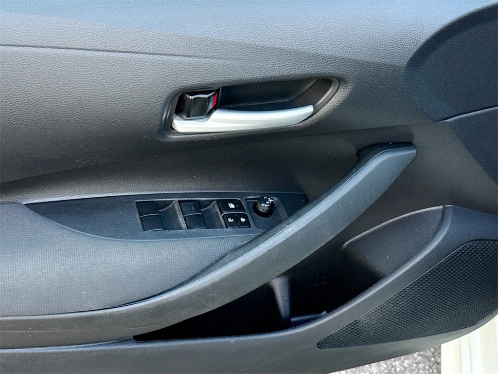 Used 2021 Toyota Corolla LE image 18