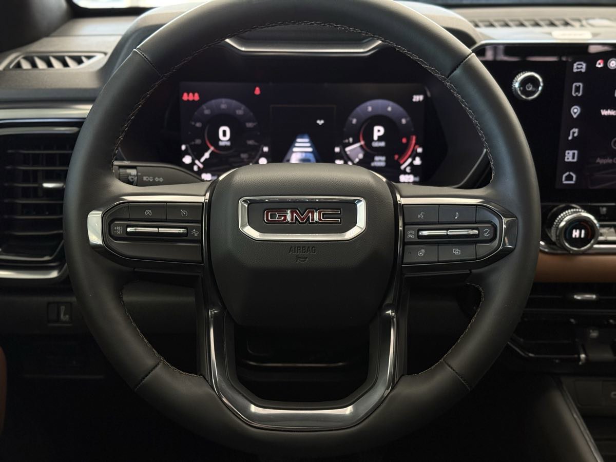 Used 2025 GMC Canyon AT4 w/ Technology Plus Package image 25