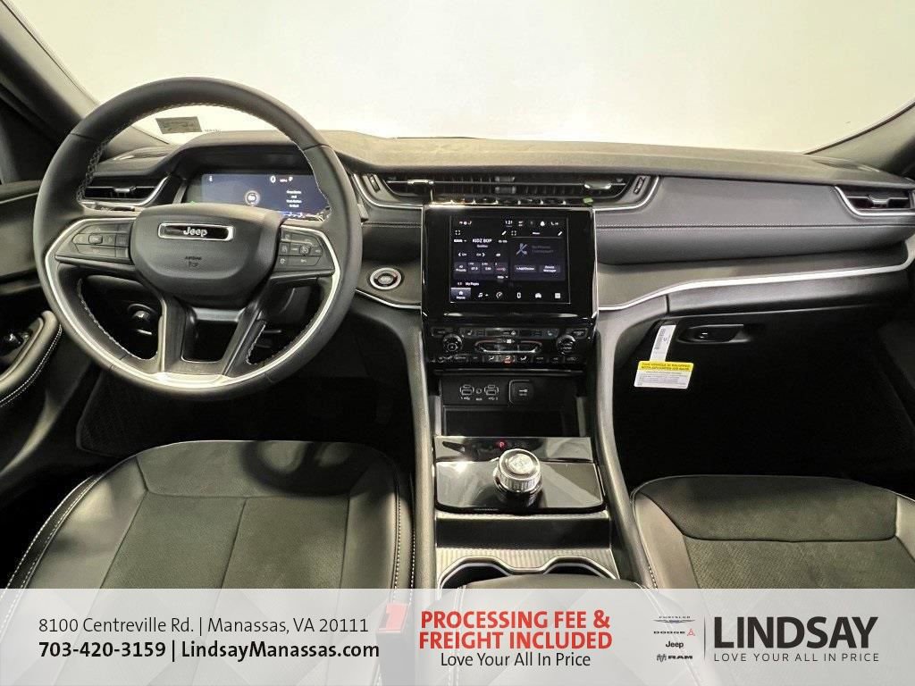 New 2025 Jeep Grand Cherokee Altitude image 17