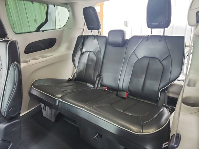 Used 2024 Chrysler Pacifica Limited image 36