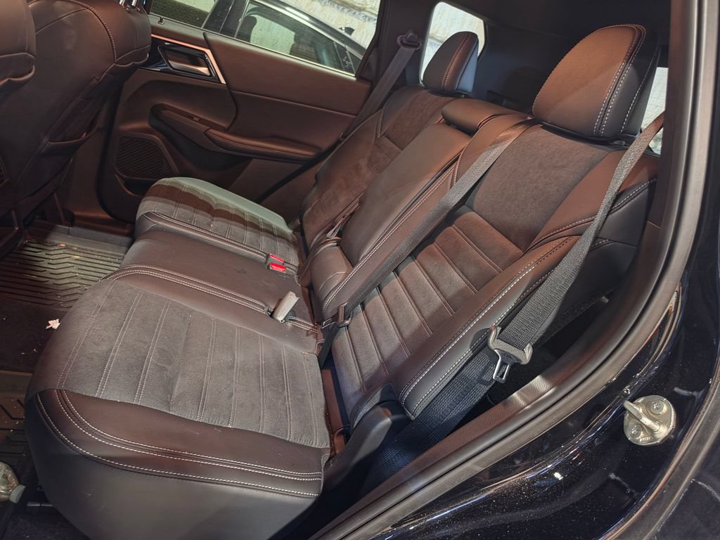 Used 2024 Mitsubishi Outlander SE Black Edition AWD/4WD image 7