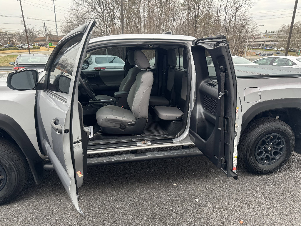 Used 2019 Toyota Tacoma SR w/ SX Package image 10