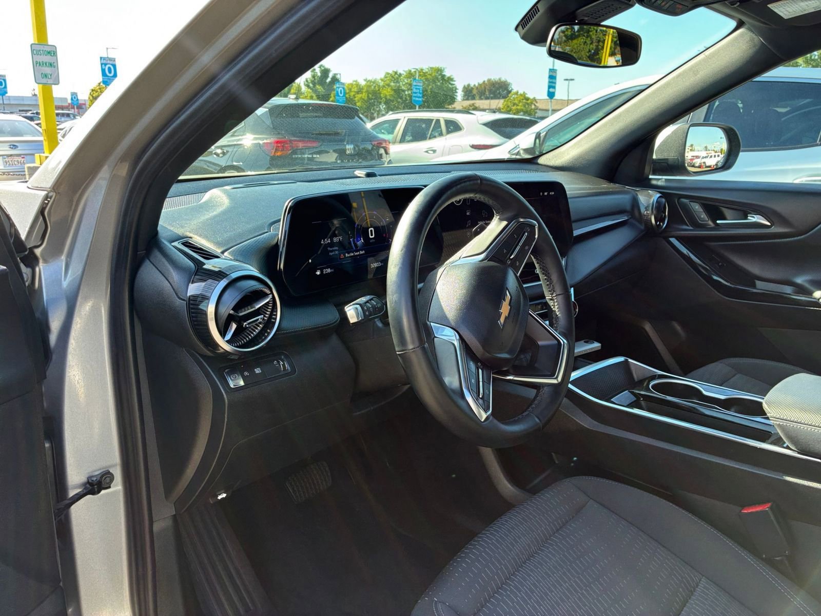 Used 2025 Chevrolet Equinox LT FWD image 33