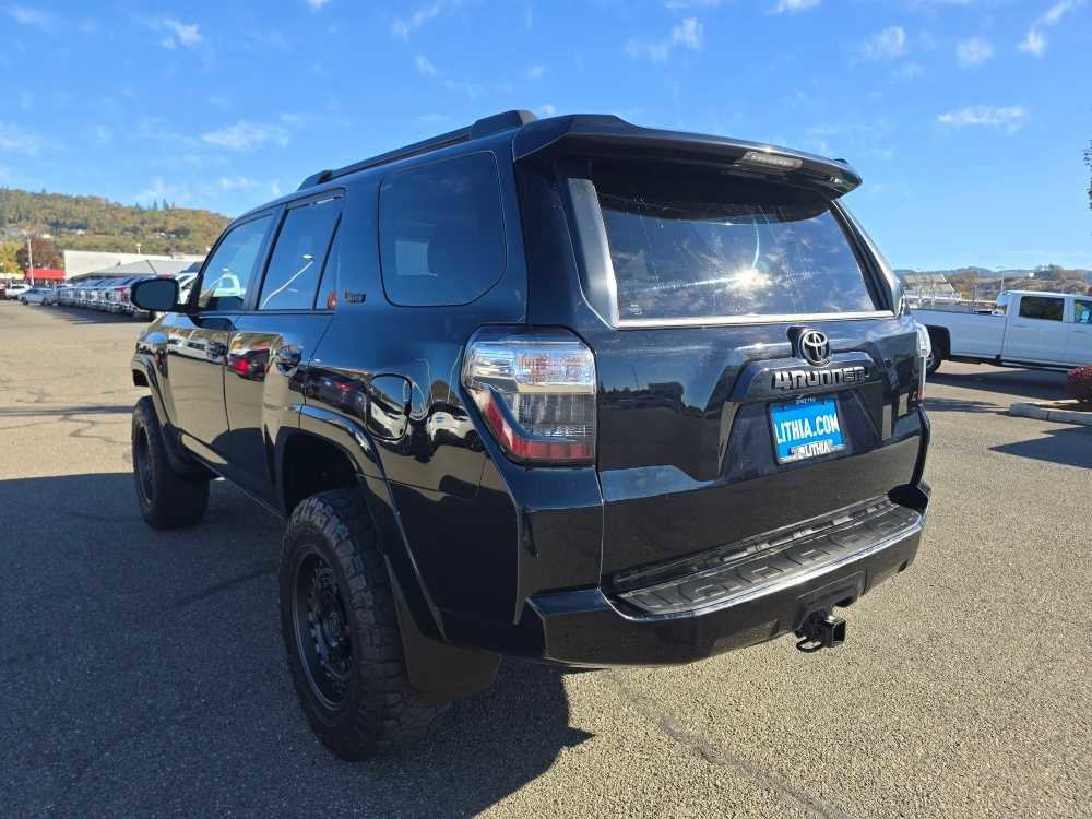 Used 2018 Toyota 4Runner SR5 Premium image 3