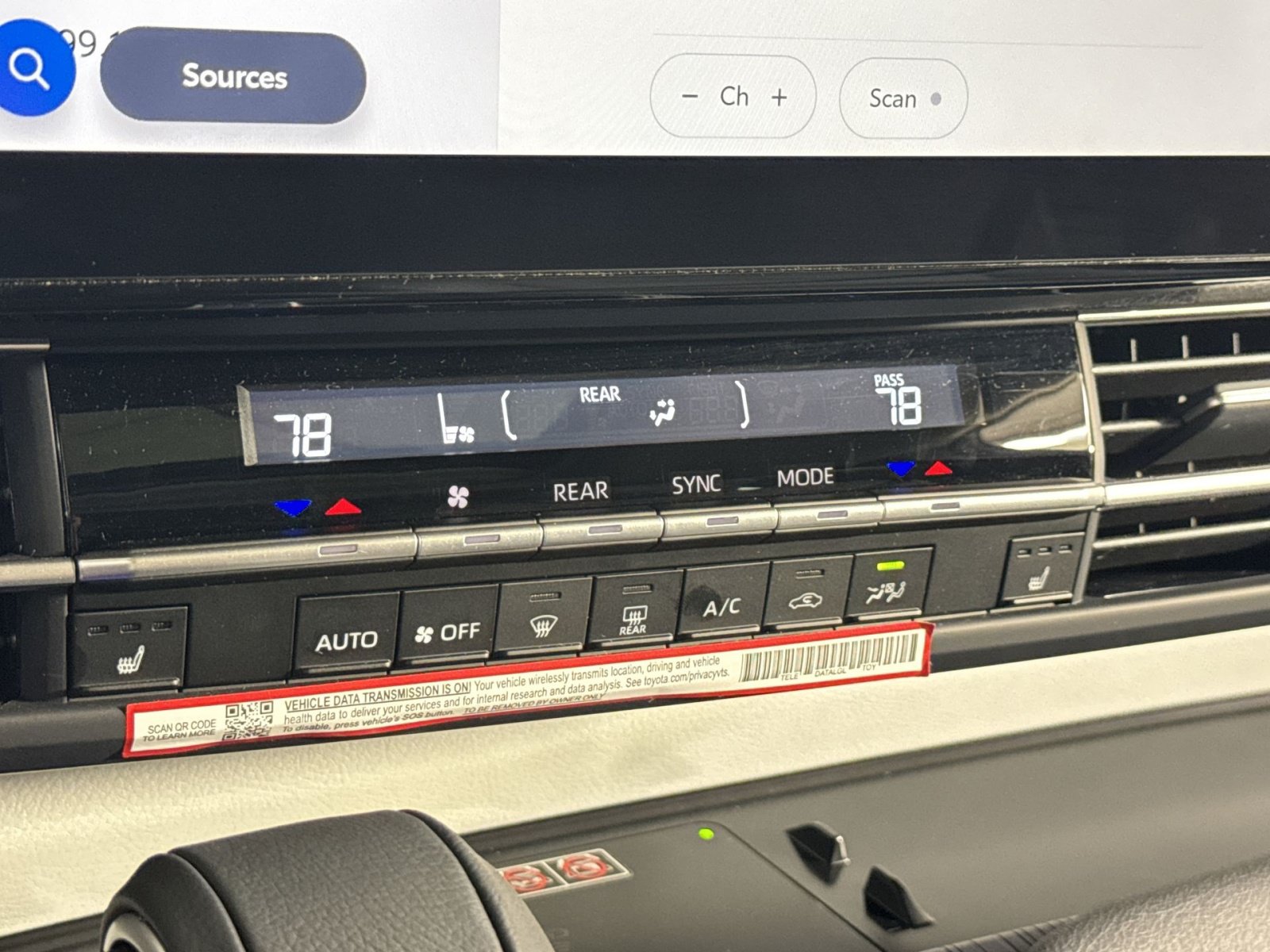 Used 2026 Toyota Sienna XLE FWD image 33
