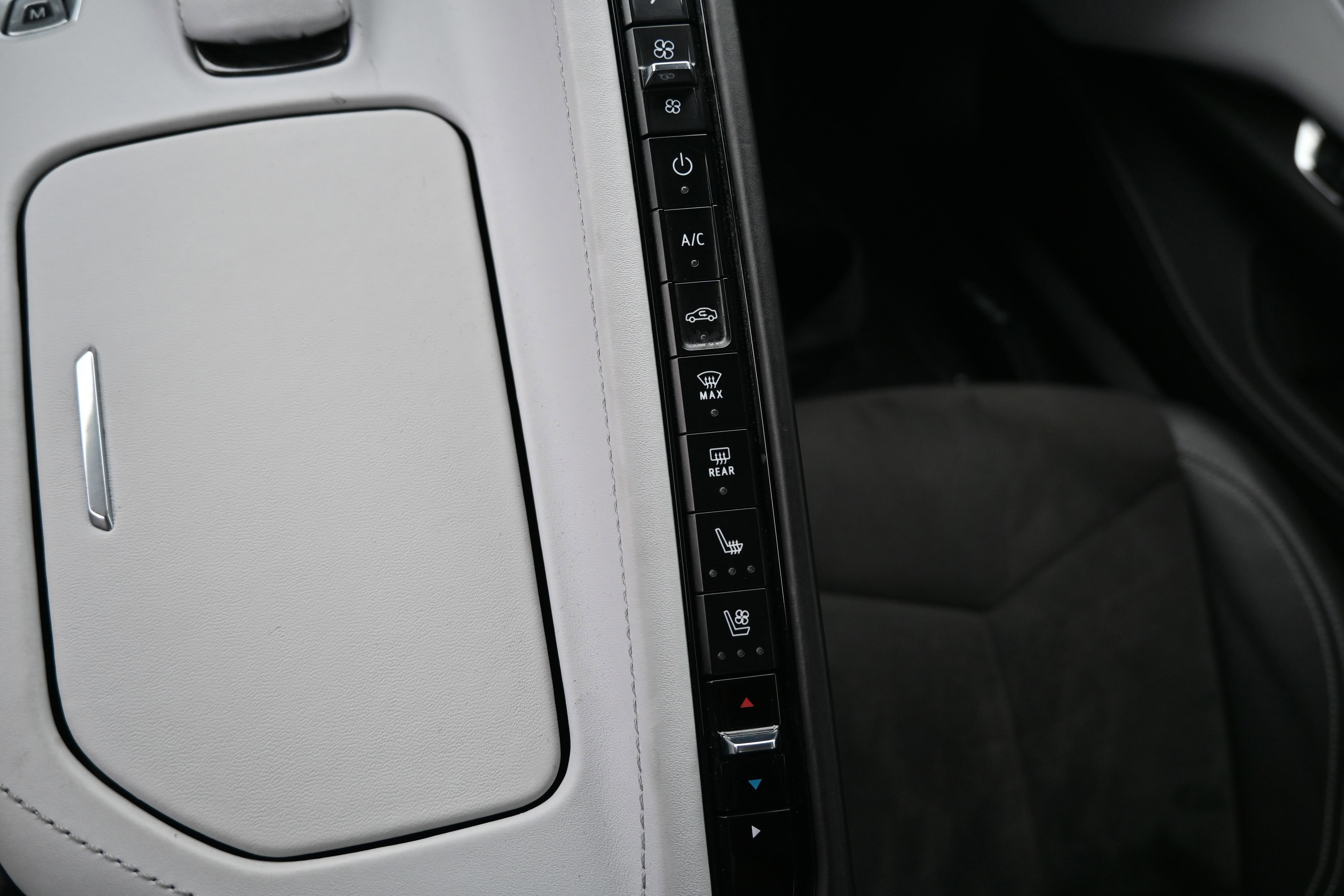 Used 2021 Chevrolet Corvette Stingray Premium Conv w/ Z51 Performance Package image 31