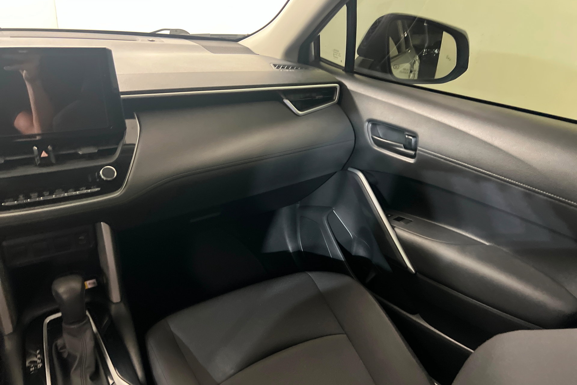 Used 2023 Toyota Corolla Cross LE w/ Moonroof Package FWD image 12