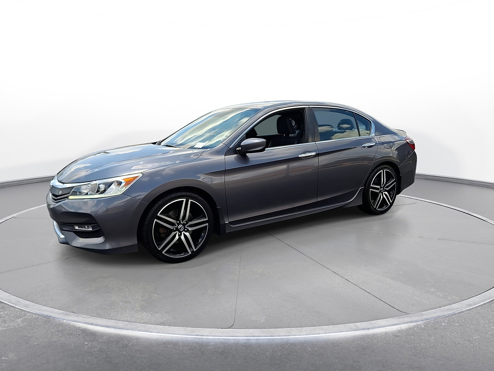 Used 2017 Honda Accord Sport image 4
