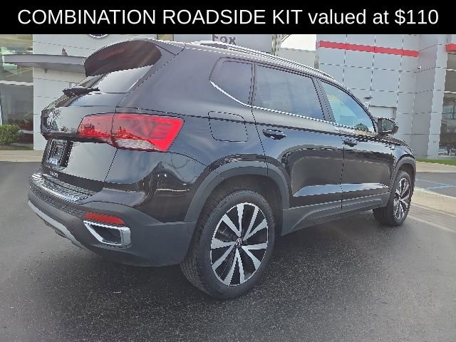 Used 2023 Volkswagen Taos SE w/ Panoramic Sunroof Package FWD image 8