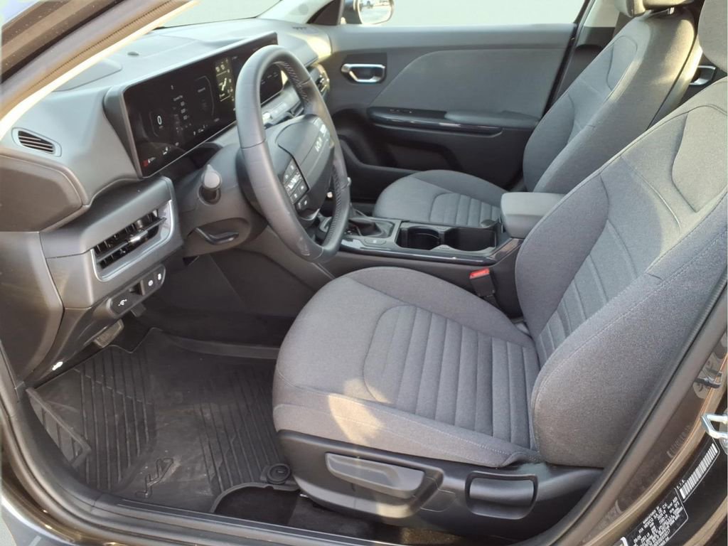 Used 2025 Kia K4 EX image 19