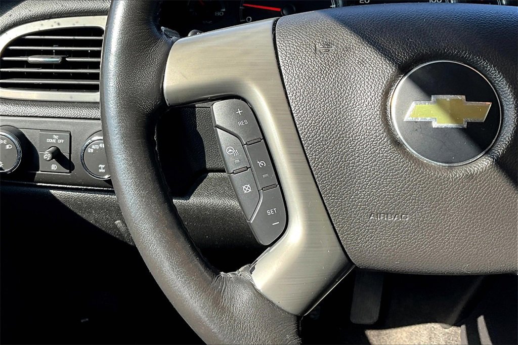 Used 2014 Chevrolet Suburban LTZ image 17