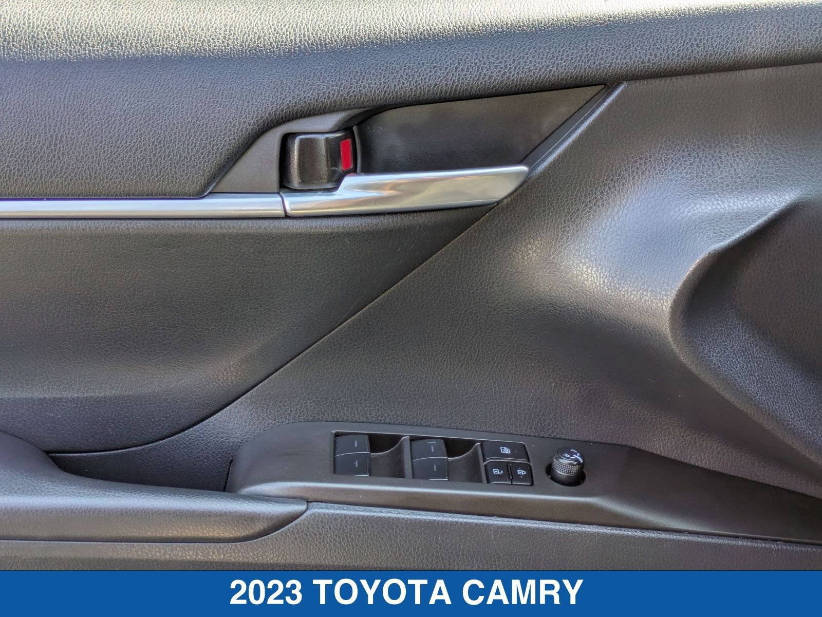Used 2023 Toyota Camry SE image 13