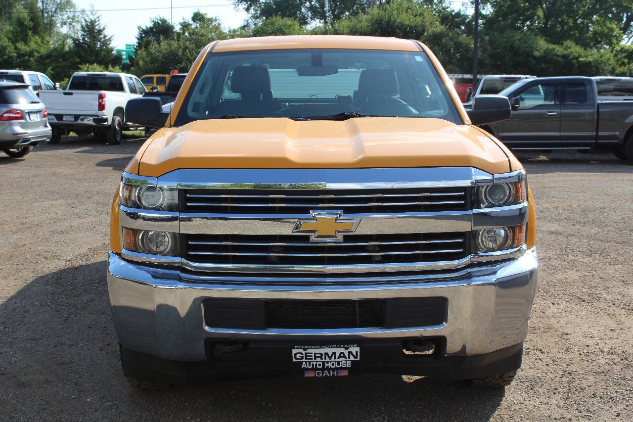 Used 2015 Chevrolet Silverado 2500 W/T AWD/4WD image 2