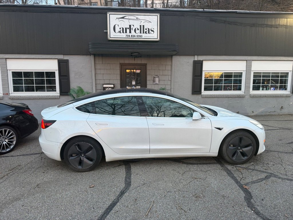 Used 2020 Tesla Model 3 Standard Range Plus image 1