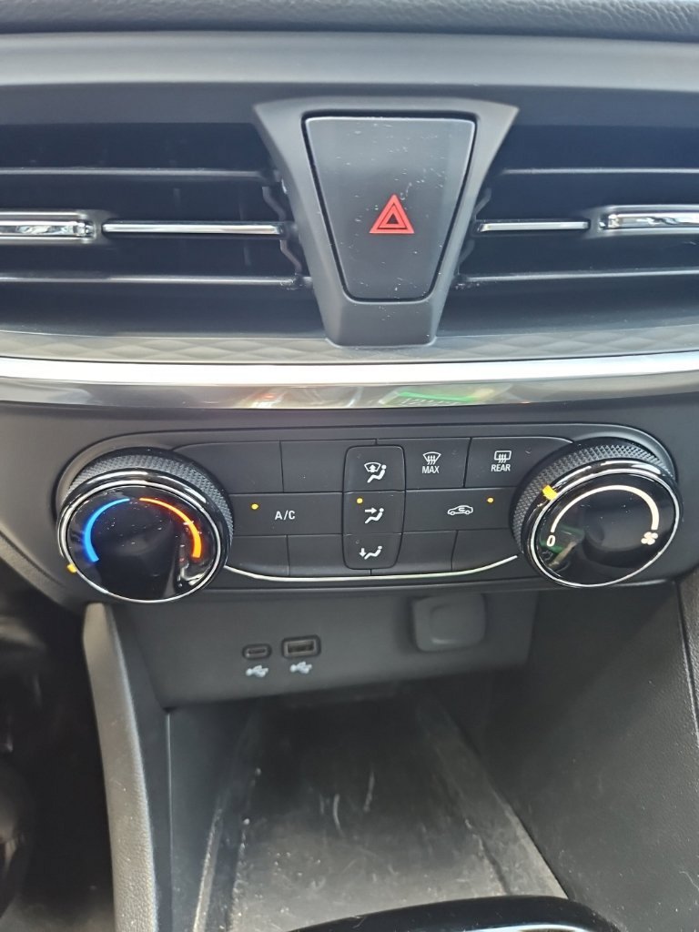Used 2024 Buick Encore GX Preferred FWD image 17