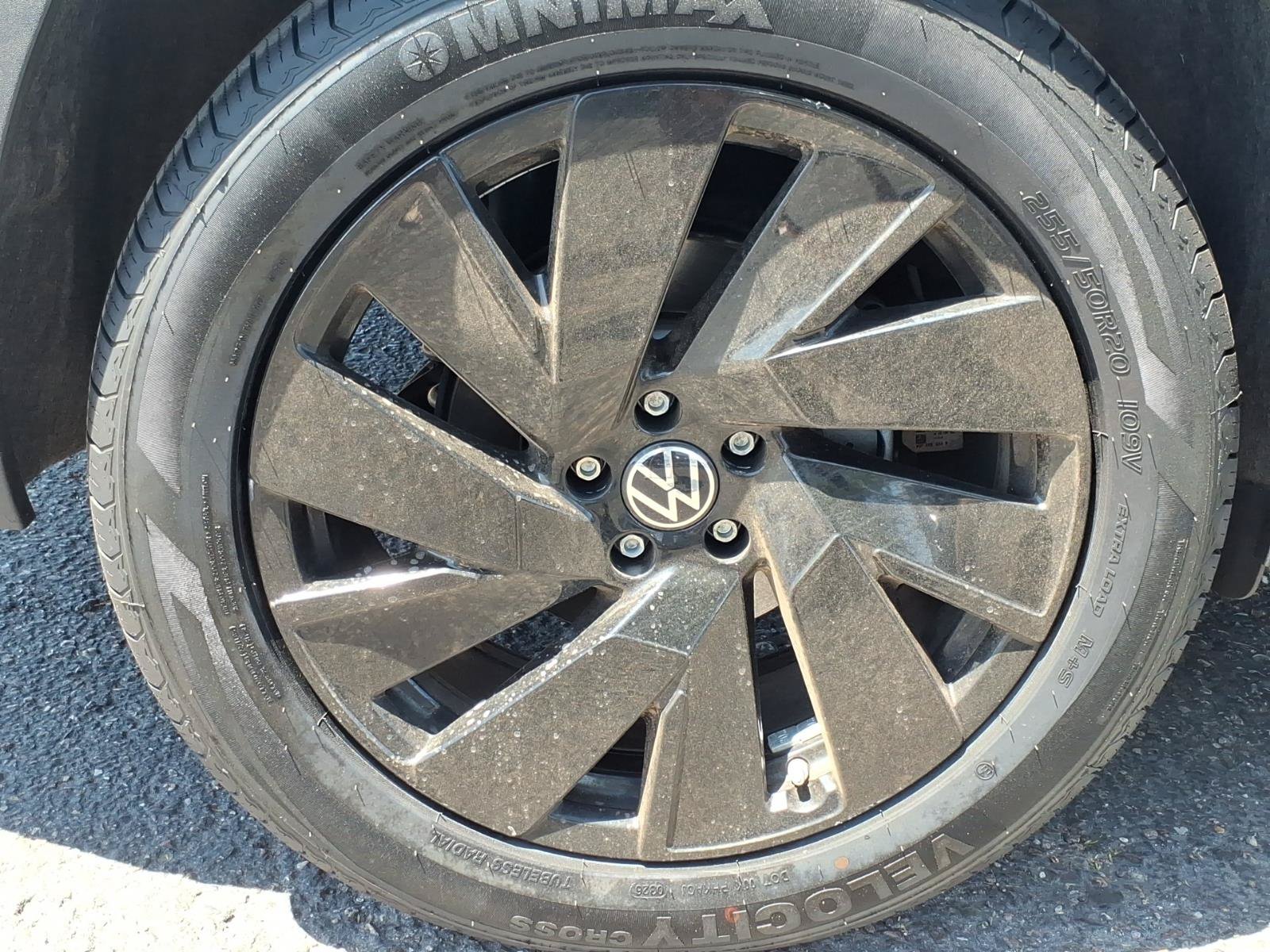 Certified 2024 Volkswagen Atlas Cross Sport SE w/ Panoramic Sunroof Package AWD/4WD image 9