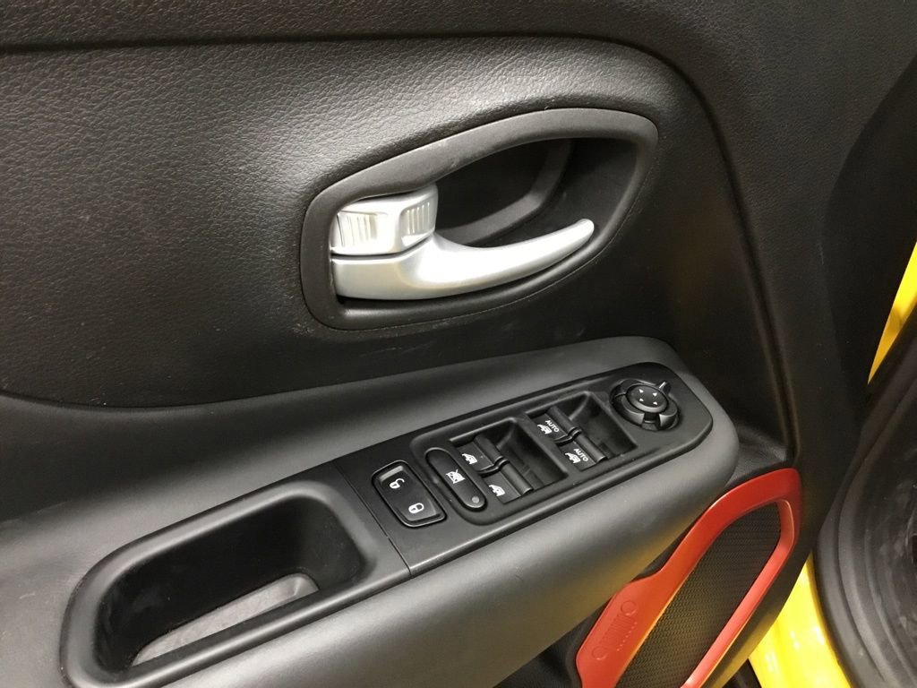 Used 2023 Jeep Renegade Trailhawk w/ Trailer Tow Group image 9