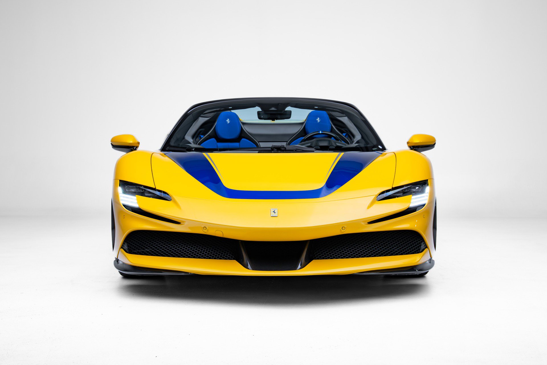 Used 2023 Ferrari SF90 Spider AWD/4WD image 9