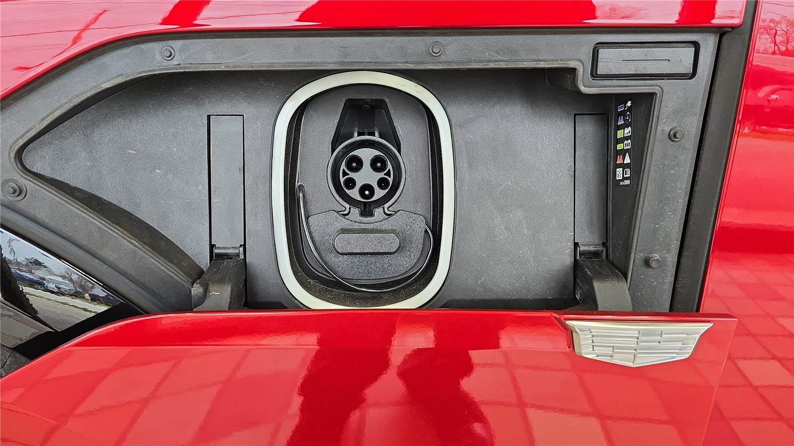 Used 2025 Cadillac Lyriq Luxury w/ LPO, Floor Liner Package image 34