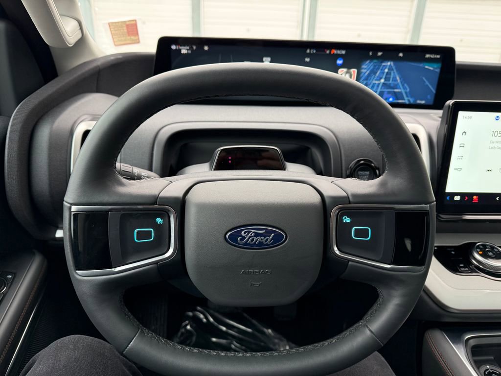 Used 2025 Ford Expedition Active AWD/4WD image 32