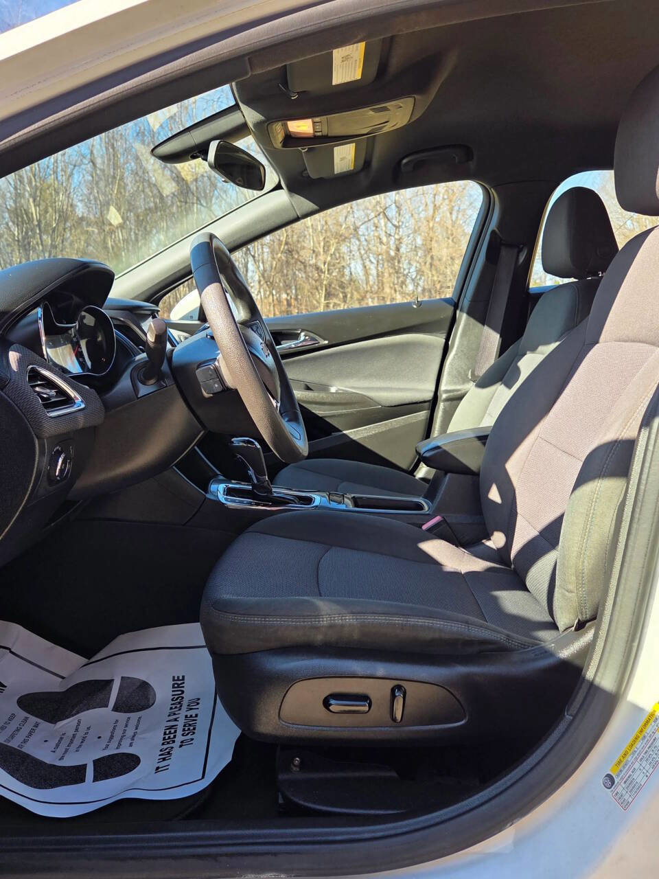 Used 2017 Chevrolet Cruze LT w/ Convenience Package image 10