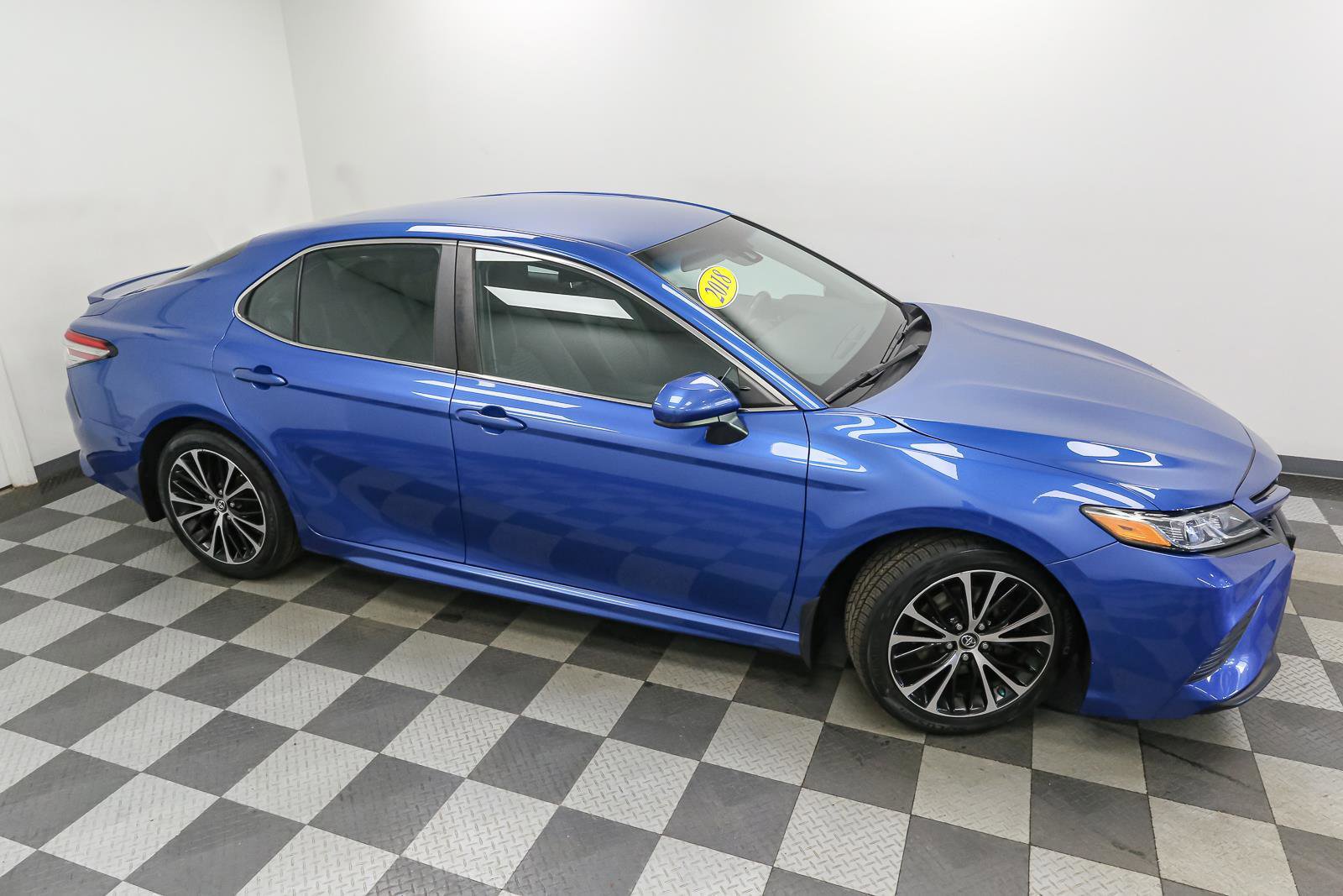 Used 2018 Toyota Camry SE image 5