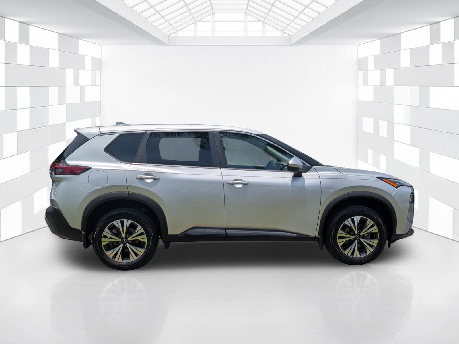 Used 2022 Nissan Rogue SV FWD image 7
