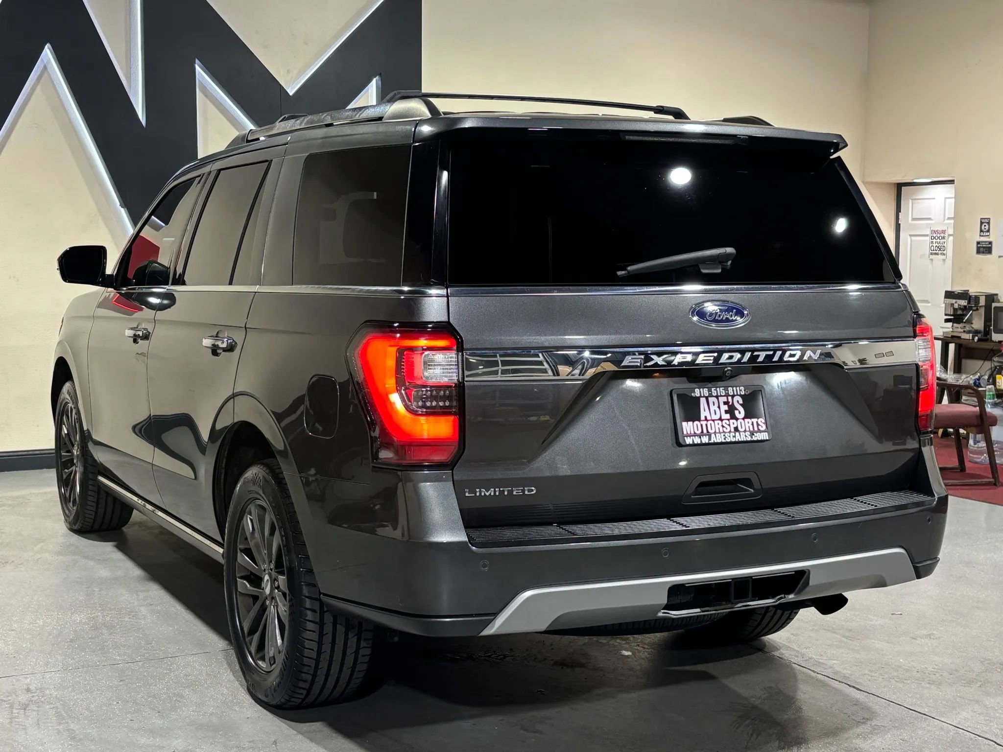Used 2019 Ford Expedition Limited w/ Equipment Group 301A image 7