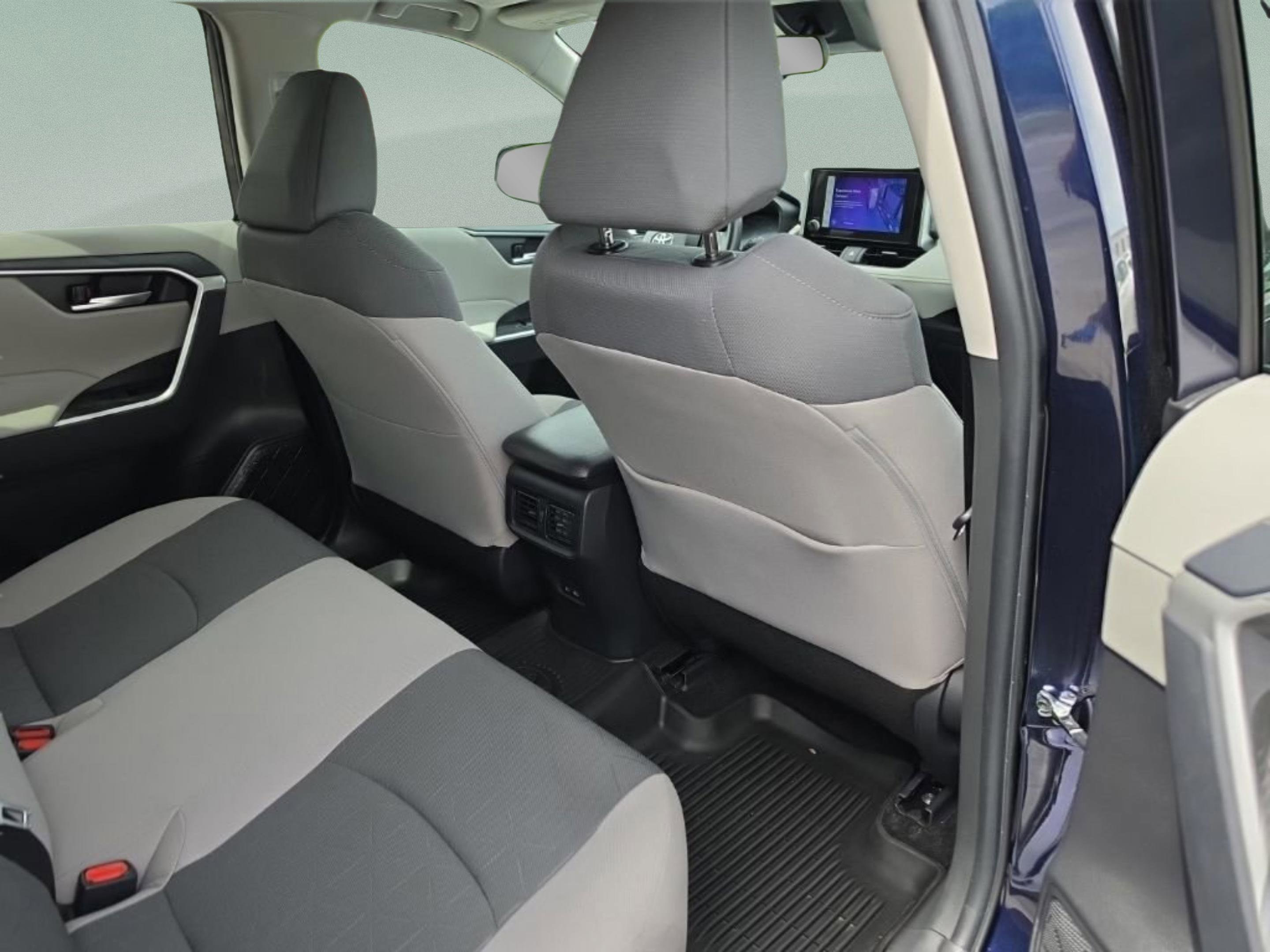 Used 2025 Toyota RAV4 XLE w/ Convenience Package FWD image 31