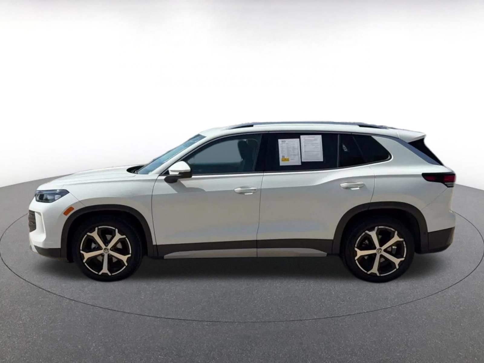 Used 2026 Volkswagen Tiguan SE FWD image 8